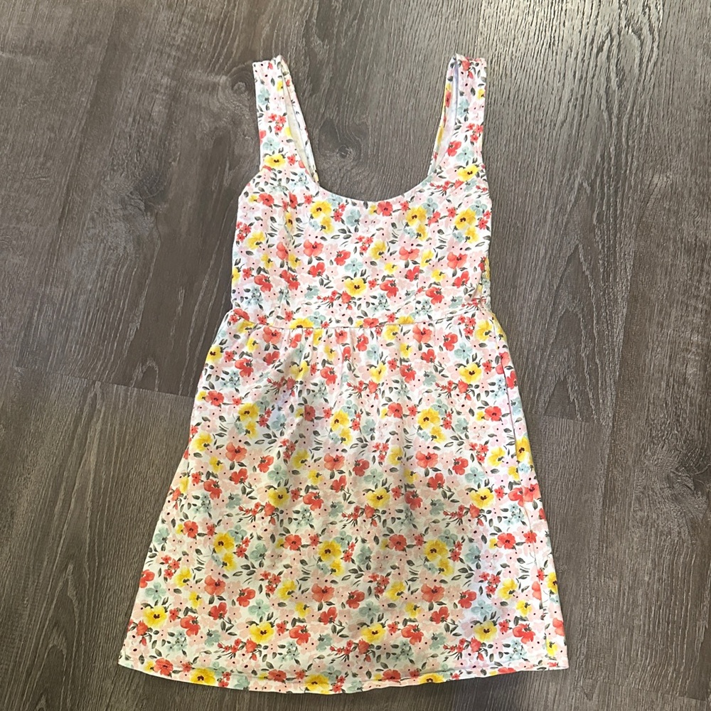 Forever21 Floral Sleeveless Dress Size Small. So comfy & cute! Has pockets too!!